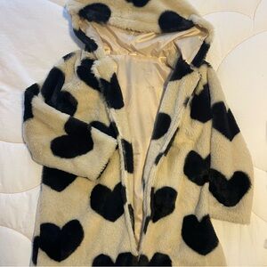 Chic Faux Fur Heart Print Coat
5-6y